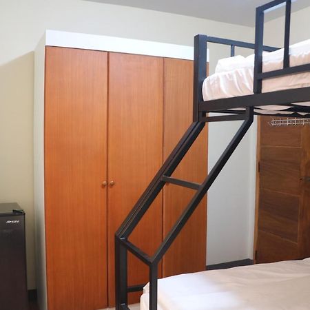 Anicia Guesthouse Rooms Paranaque City Eksteriør bilde