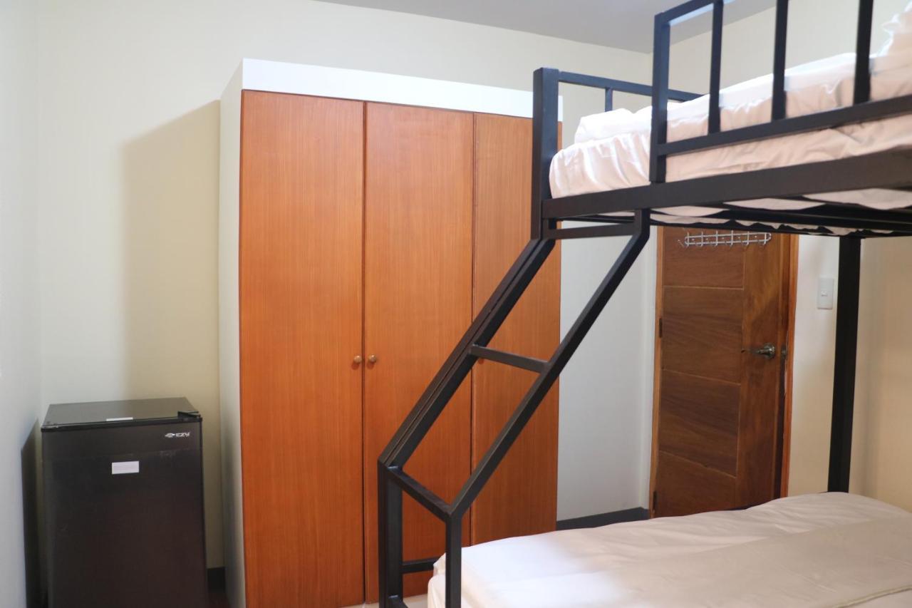 Anicia Guesthouse Rooms Paranaque City Eksteriør bilde